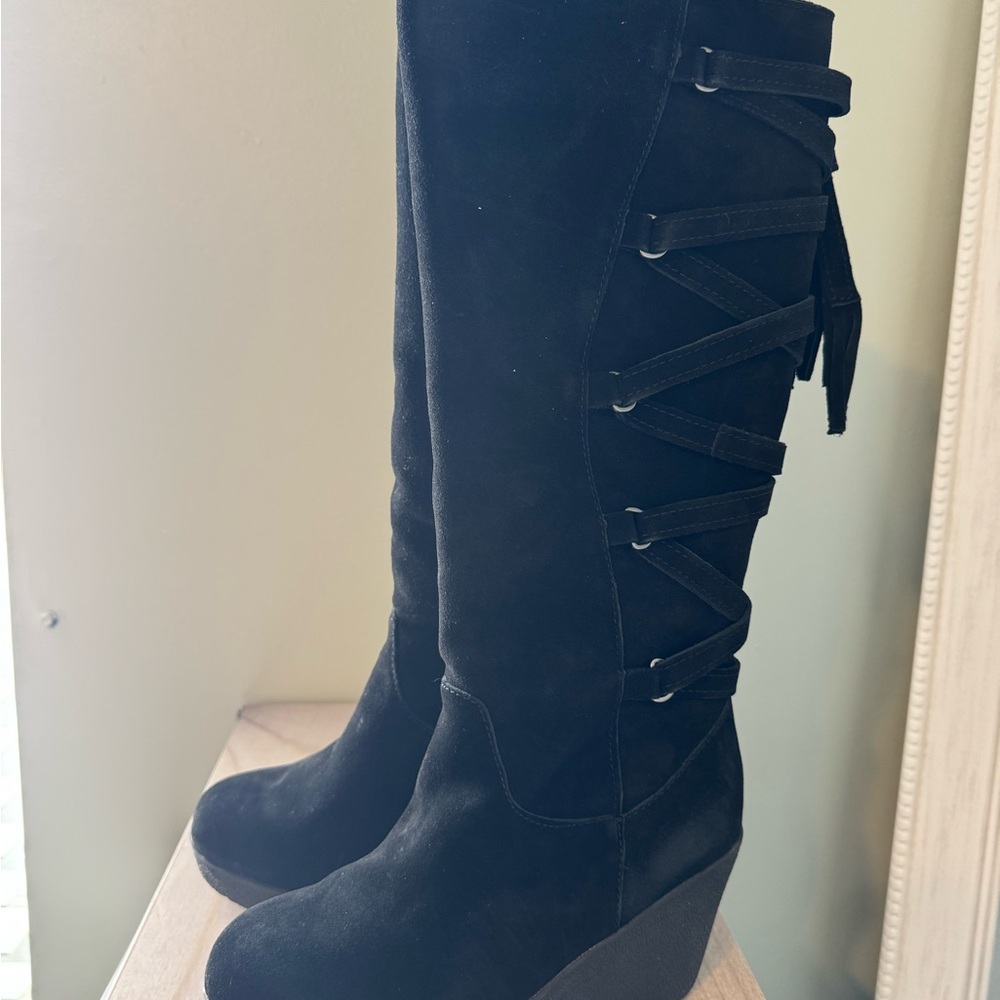 BearPaw Women's Elegant Black Suede Lace-Up Boots - Picture 5 of 8
